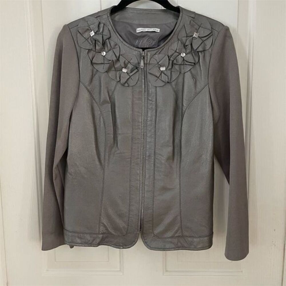 Peter Nygard Wom  Silver leather jacket  with knit sleeve  Floral Bling Size S